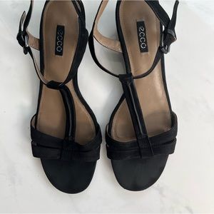 Ecco black t strap suede wedge in very good condition. Size 10. 2.5 inch heel